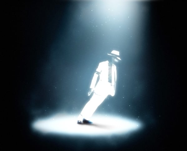 <strong  dir='ltr'>بالفيديو</strong>- عودة مايكل جاكسون إلى الحياة!!