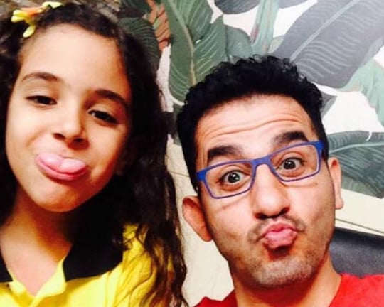 أحمد حلمي يكشف اللوك الجديد على فيسبوك