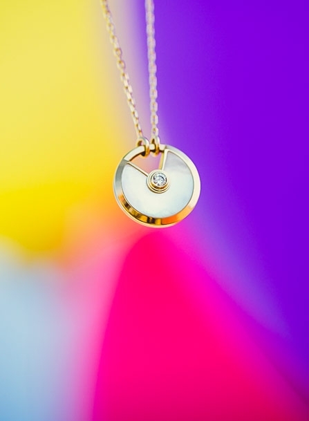 قصّة ناديا حسن تبدأ مع Amulette de Cartier