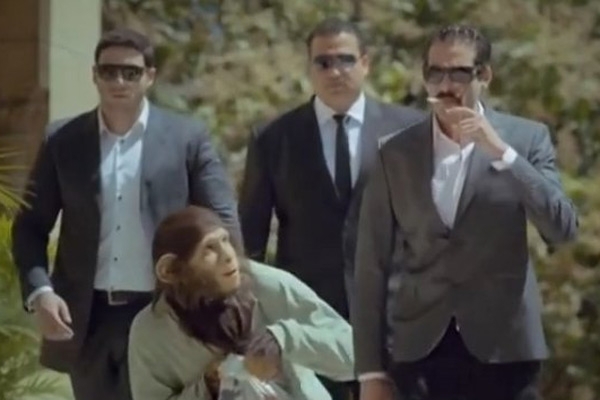 أحمد حلمي يختفي ويترك الفرصة للقرد