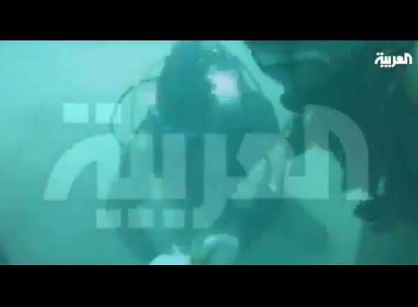 بالفيديو- أراد إخفاء علاقته الغرامية لكن بحر جدة فضح رسالته!