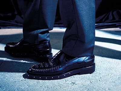 أحذية Lanvin المعدنية لخطوات رجل واثق