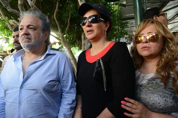 لماذا غاب النجوم عن وداع فايزة كمال؟