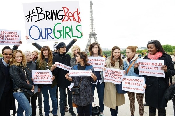 شهيرات فرنسا يطالبن بإطلاق سراح تلميذات نيجيريا المختطفات