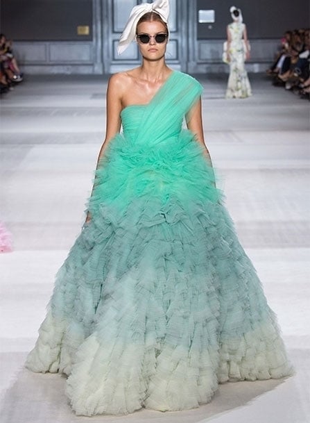مباشرة من باريس _ عرض Giambattista Valli للأزياء الراقية لخريف وشتاء <strong  dir='ltr'>2014/2015</strong>