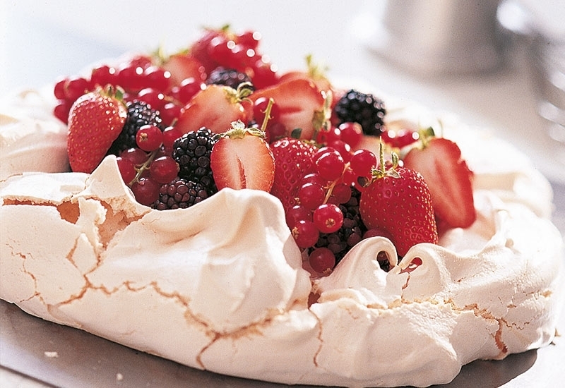 بافلوفا الزنجبيل والتوت