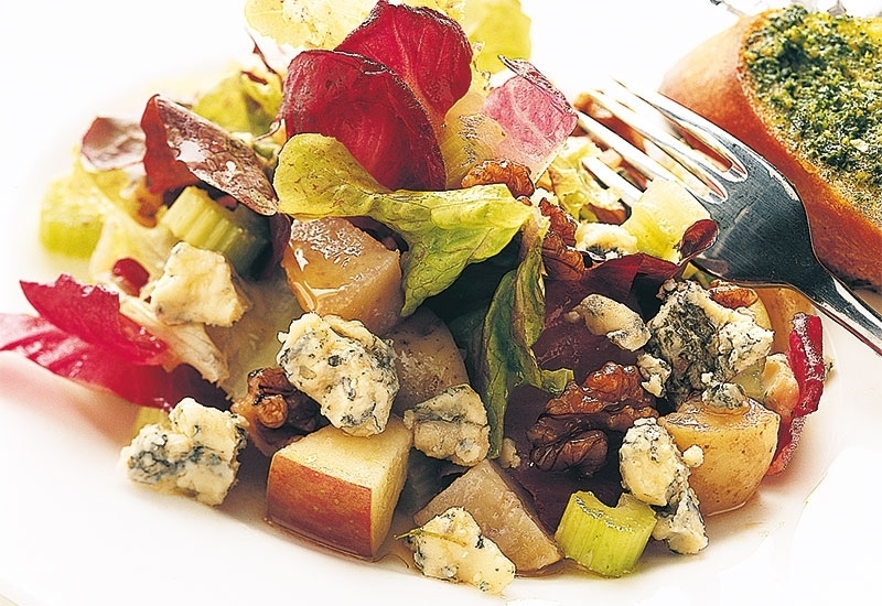 سلطة البطاطا والتفّاح