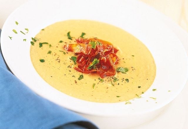 حساء البطاطا الحلوة والجزر