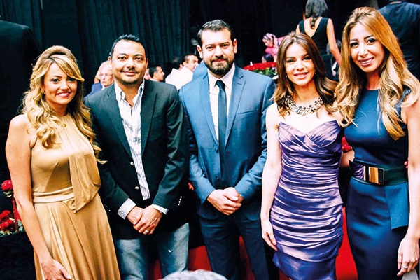 النجوم الشباب في الحفل