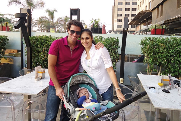 إنجي خير الله وكريم درويش مع ولدهما