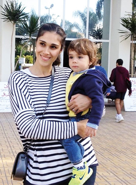 إنجي مع ابنها