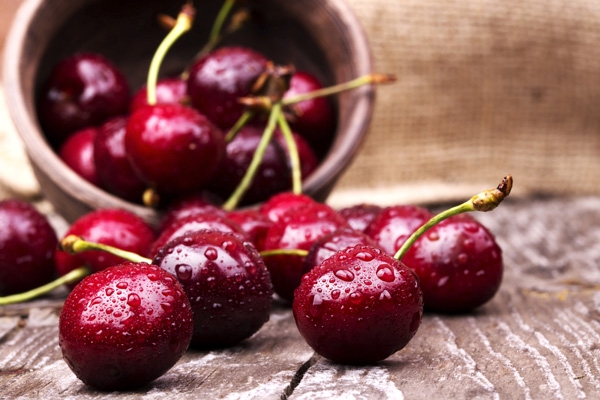 <strong  dir='ltr'>10</strong> اسباب تدعوك إلى تناول الكرز!