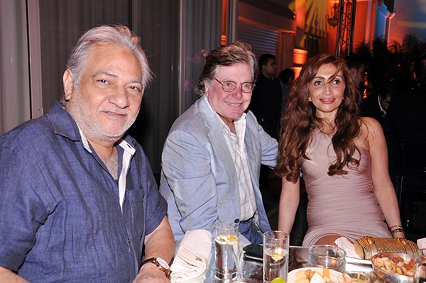 سامح الصريطي وحسين فهمي وزوجته