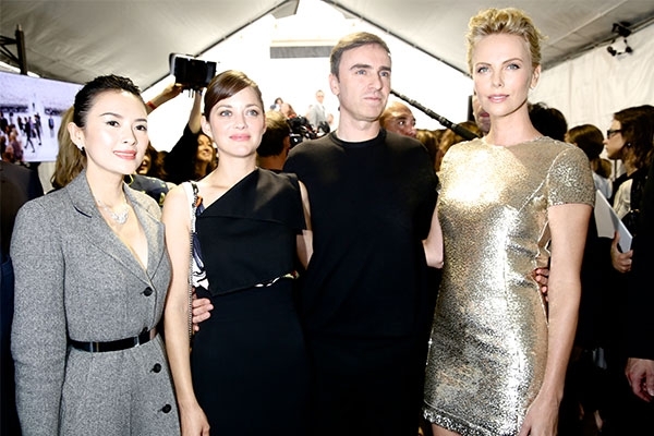 المشاهير في عرض Dior