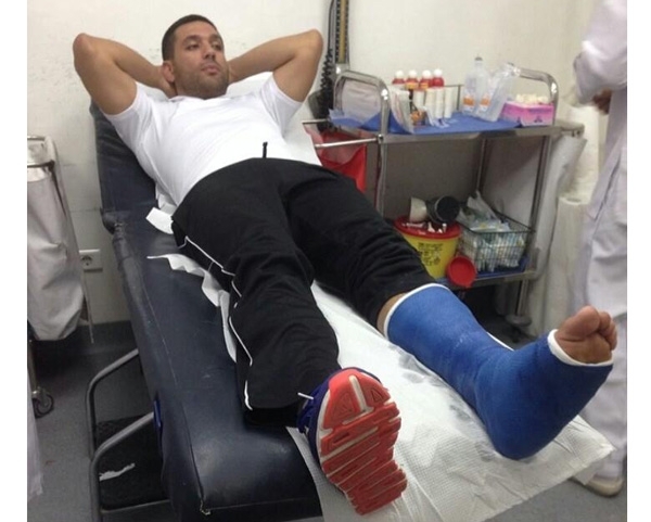 'عين وصابت' حسن الرداد... فكسر قدمه