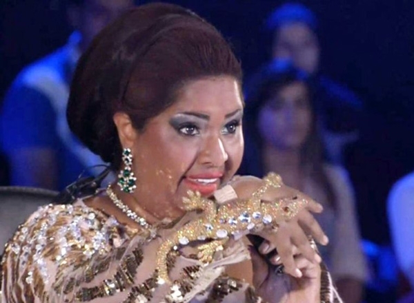 ضرب وبصق وركل على الهواء بين أمل العوضي وهيا الشعيبي!