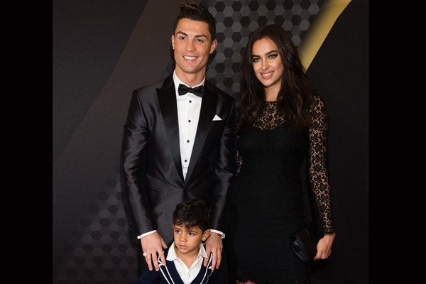 ابن كريستيانو رونالدو يسأل عن هوية أمه ورونالدو يتمنّع عن الإجابة...