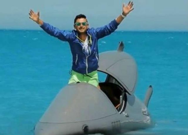 غواصة 'رامز قرش البحر' تغادر مصر إلى الإمارات، فمن هو مالكها الإماراتي؟