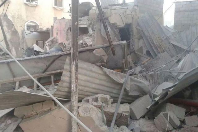 بالصور- العدو الإسرائيلي يقصف جانب منزل محمد عساف، فماذا حلّ بأهله؟