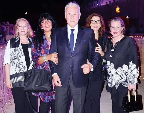 النجوم يشاركون في حفلتين من أجل السياحة