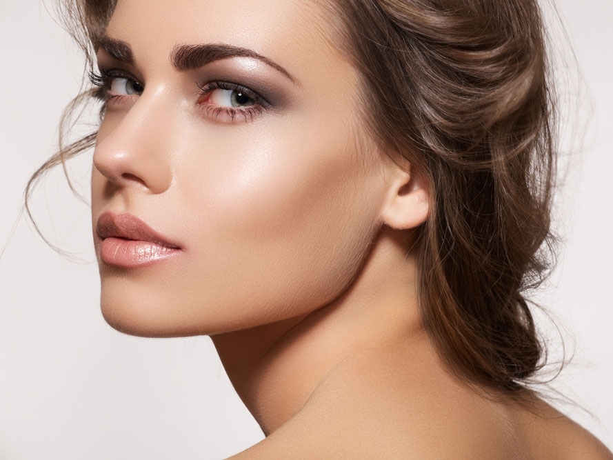 ماكياجك  في العيد جريء أم حيادي؟ تعلّمي تطبيقه في خطوات سهلة 