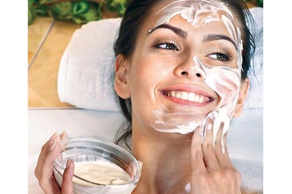 قناع منزلي لتنقية البشرة وتقليص المسامات