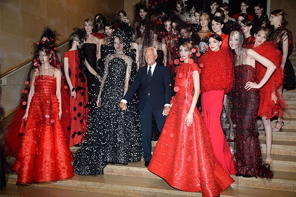 المشاهير في عرض Armani Prive