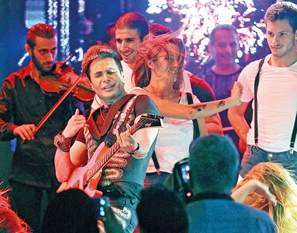 جو رعد يغنّي في أسواق بيروت