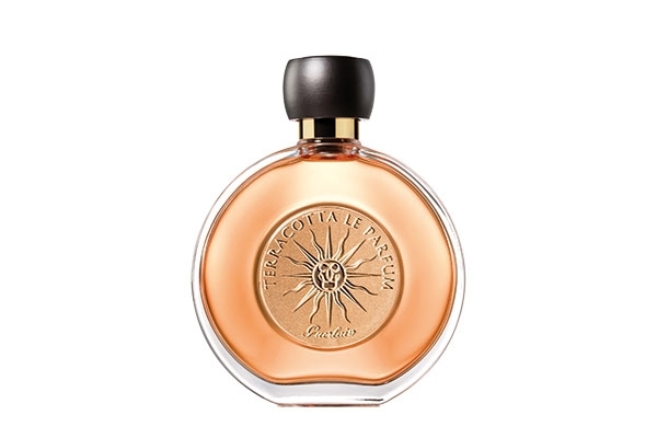 ألوان برونزية متألّقة لصيف <strong  dir='ltr'>2014</strong> مع Terracotta Sun Celebration من Guerlain