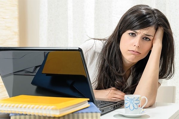 التحرّش الإلكتروني يحاصر الفتيات!