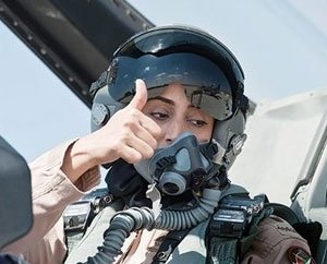 حكاية ابنة الامارات الرائد طيار مقاتل مريم المنصوري مقاتلة على طائرة '<strong  dir='ltr'>إف 16 بلوك 60</strong>'