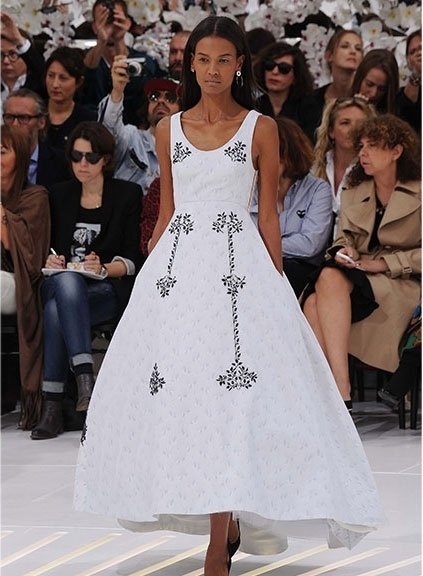 مباشرة من باريس _ عرض Christian Dior للأزياء الراقية لخريف وشتاء <strong  dir='ltr'>2014/2015</strong>