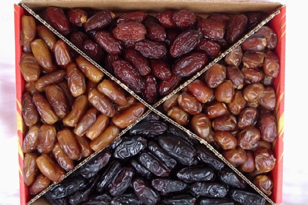 التمر عند المغيب