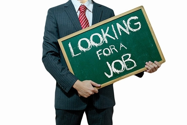 وظائف 'شاغرة' ومقابلات 'فاشلة' تحكم على متخرّجين بملازمة البيوت