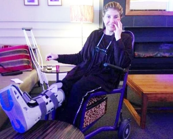 <strong  dir='ltr'>بالصور</strong> - هالة سرحان وقعت و