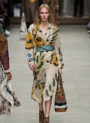 عرض Burberry Prorsum للأزياء الجاهزة لخريف وشتاء <strong  dir='ltr'>2014/2015</strong> من لندن