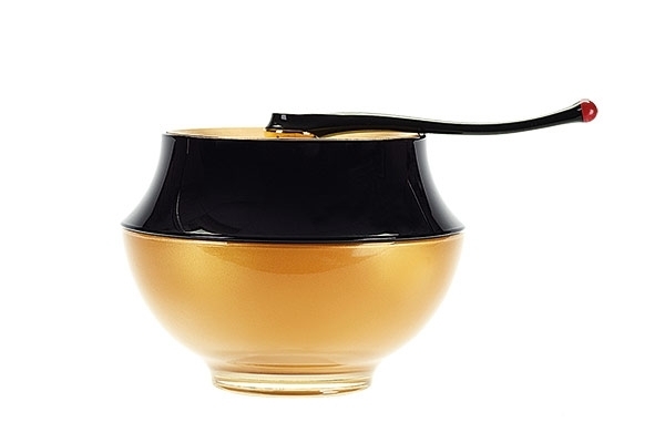 Yves Saint Laurent تقدّم عناية بالبشرة في منتهى الفخامة من خلال مجموعة Or Rouge