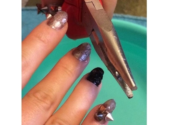 ماذا حلّ بأظافر نيكول سابا؟!