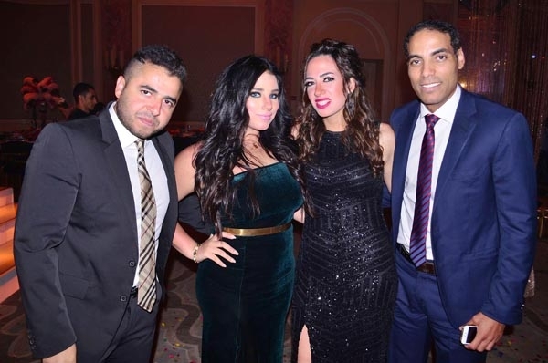 لاعب كرة القدم خالد بيبو وزوجته مع مروة نصر وزوجها