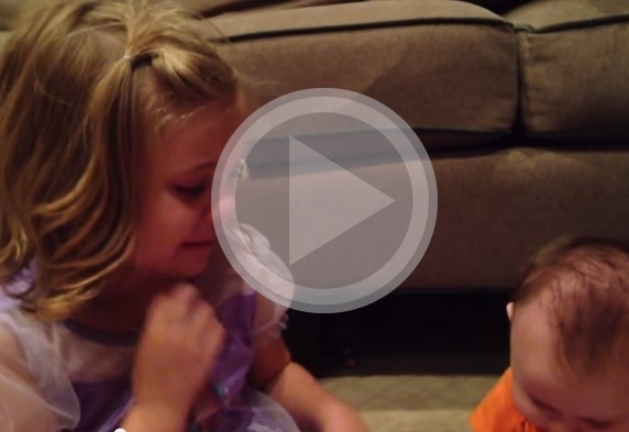 فيديو يكسر الأرقام لطفلة تبكي...فما هو سبب بكاءها؟ 