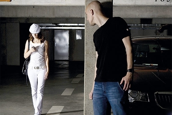 أسلحة نسائية مبتكرة لمواجهة التحرش... أحدثها 'خاتم التحرش' و'فستان الصبار'