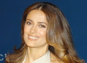 سلمى حايك: إياك أن تغسلي وجهك صباحاً... و8 نصائح جمالية غريبة أخرى