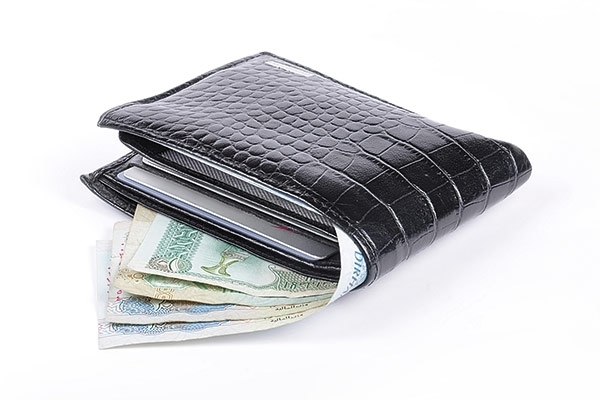 بعد رمضان والعيد وارتفاع الأسعار سنويًا سعوديون يقترضون بسبب المدارس!