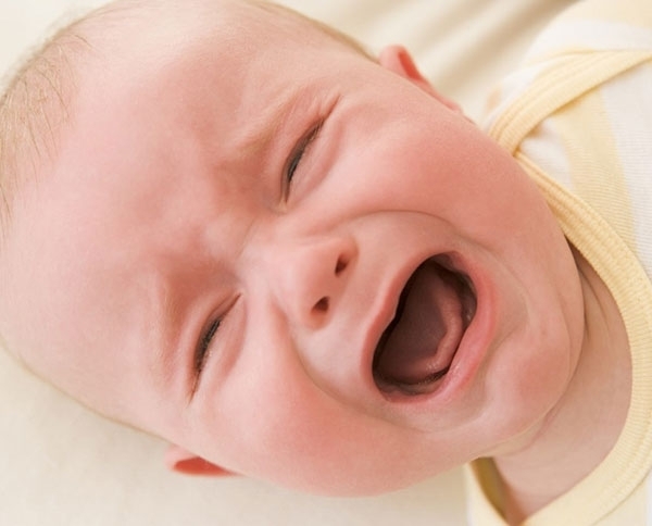 <strong  dir='ltr'>دراسة جديدة</strong> - كوني سعيدة وابتعدي عن القلق ليتوقّف طفلك عن البكاء!