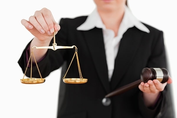 محاميات ليبيات يمارسن أعمالهن بين الخطف والقتل