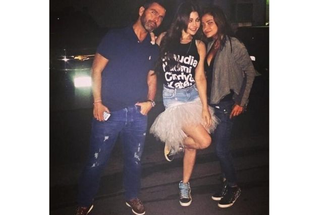 ما رأيكم بتنورة هيفاء وهبي؟