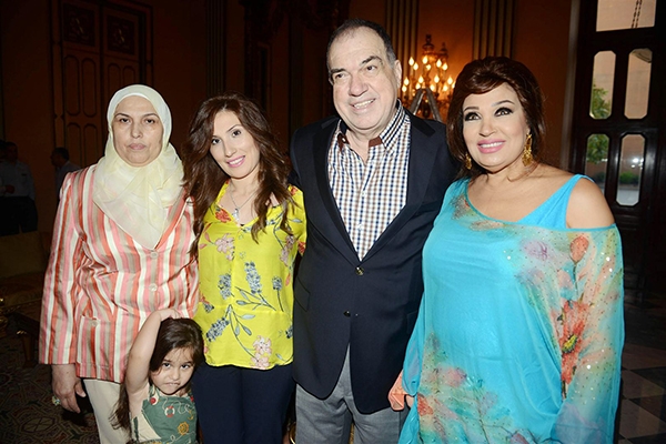 فيفي وزوجها محمد ووالدة العريس وشقيقته