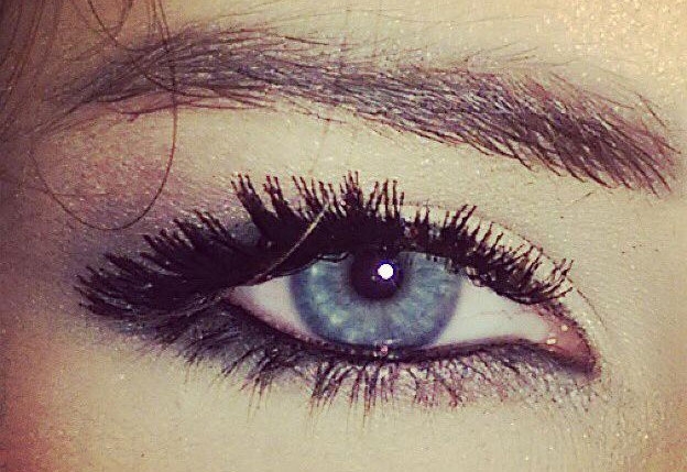 عين من هذه؟ 