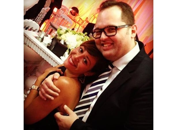 صورة منة شلبي التي أثارت الجدل! هل هي علاقة حب؟