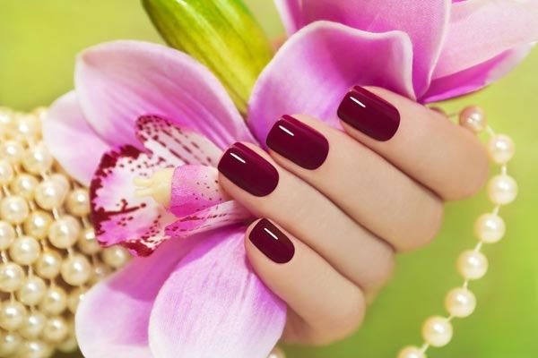 سرّ طول أظافرك؟